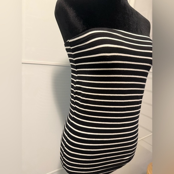 💸CLEARANCE 4 for $15💸 Black and White Strapless Shirt - Picture 3 of 5